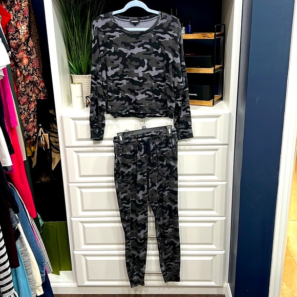 Express  Jogger set  gray black army fatigue Top Size S petite Bottom XS petite - Picture 3 of 10